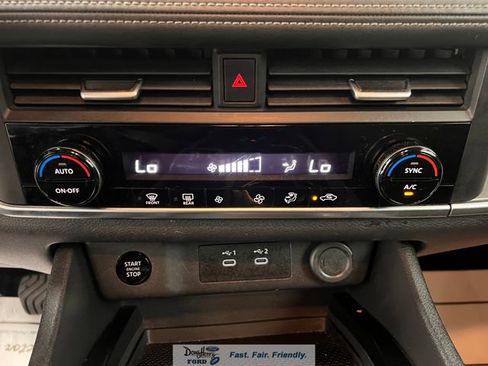 Used 2025 Nissan Rogue SV AWD/4WD image 42