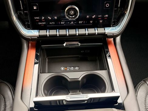 Used 2025 GMC Yukon Denali image 18