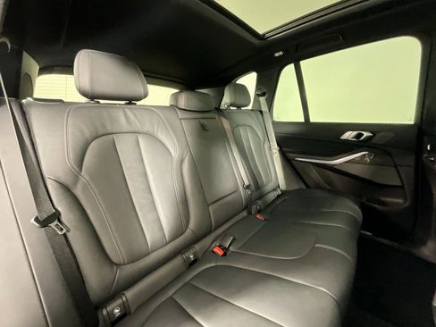 Used 2022 BMW X5 M50i image 22