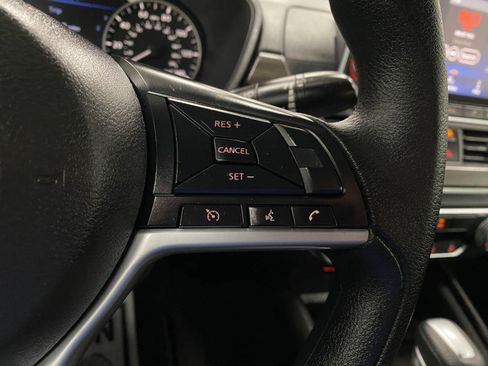 Used 2025 Nissan Altima 2.5 SV FWD image 15