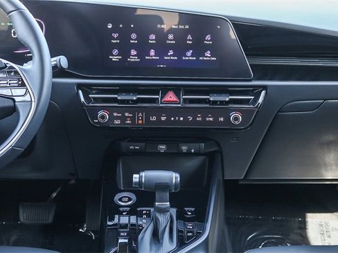 Used 2025 Kia Niro EX image 15