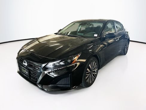 Used 2025 Nissan Altima 2.5 SV FWD image 3