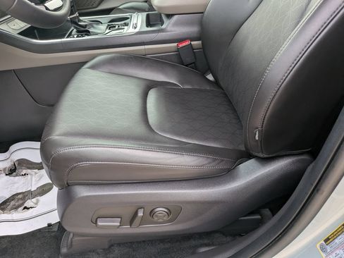 Certified 2025 Kia Carnival SX FWD image 23