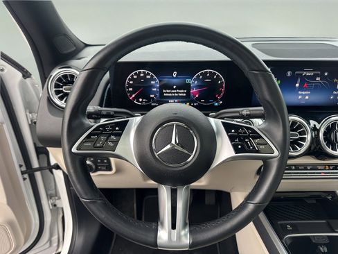 Used 2024 Mercedes-Benz GLB 250 4MATIC image 13