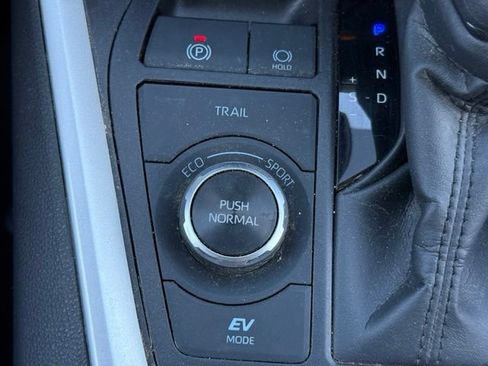 Used 2025 Toyota RAV4 LE AWD/4WD image 14