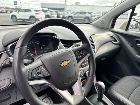 Used 2022 Chevrolet Trax LT w/ Sport Edition image 11