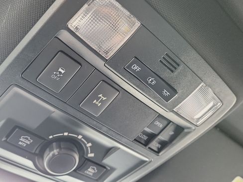 Used 2017 Toyota Tacoma TRD Off-Road image 23