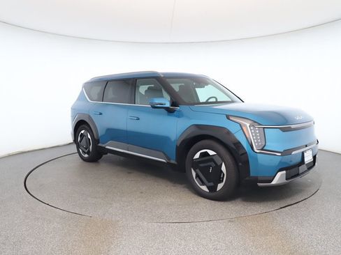 Used 2024 Kia EV9 Land image 7
