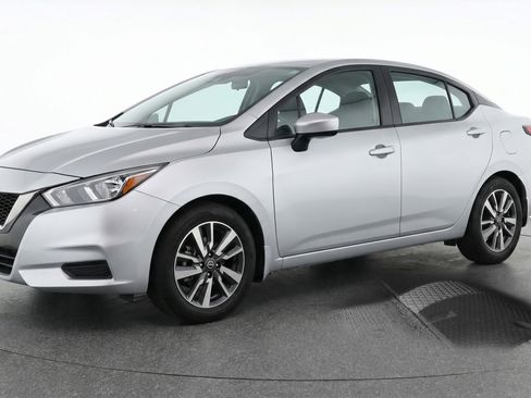 Used 2025 Nissan Versa SV image 3
