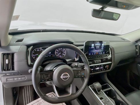 Used 2025 Nissan Pathfinder SL AWD/4WD image 12