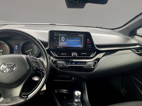 Used 2018 Toyota C-HR XLE FWD image 9