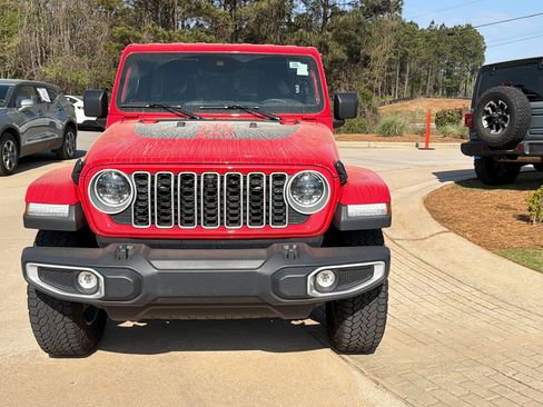 Used 2025 Jeep Wrangler Sahara w/ Dual Top Group AWD/4WD image 3