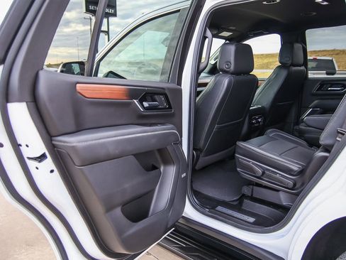 Certified 2025 GMC Yukon Denali image 31