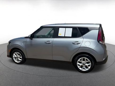 Used 2025 Kia Soul LX w/ LX Technology Package FWD image 10