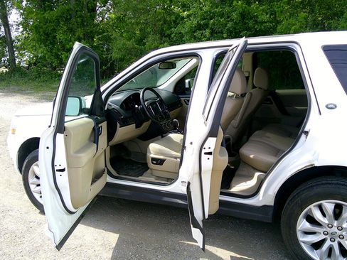 Used 2013 Land Rover LR2 image 7