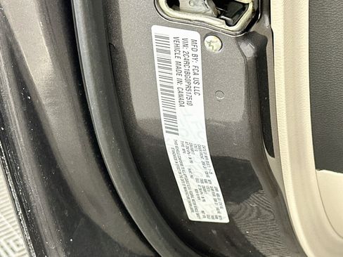 Used 2023 Chrysler Pacifica Touring-L FWD image 12