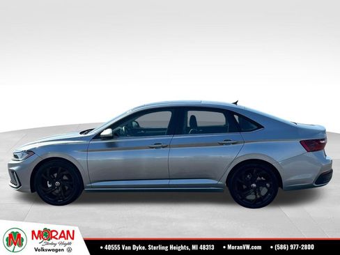 Certified 2025 Volkswagen Jetta SE w/ Sunroof Package FWD image 2