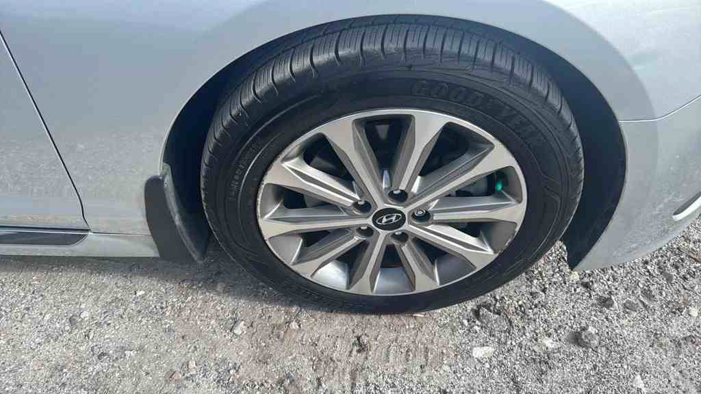 Used 2017 Hyundai Sonata Limited w/ Ultimate Package 04 FWD image 6