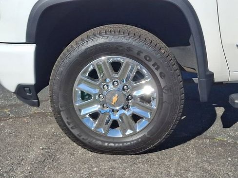 Used 2024 Chevrolet Silverado 2500 High Country w/ High Country Premium Package AWD/4WD image 8