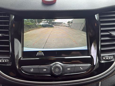Used 2019 Chevrolet Trax LT w/ LT Convenience Package AWD/4WD image 27