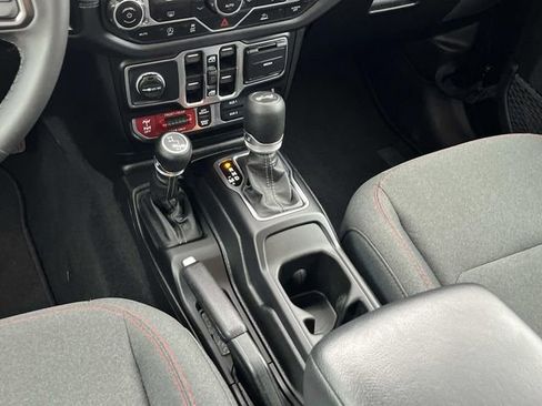 Used 2025 Jeep Wrangler Unlimited Rubicon AWD/4WD image 14