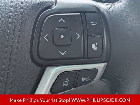 Used 2017 Toyota Highlander XLE FWD image 27