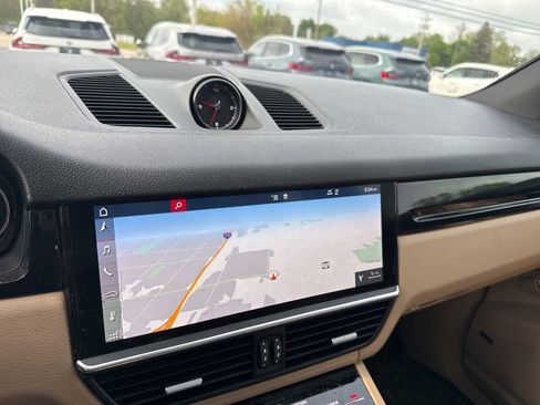Used 2019 Porsche Cayenne AWD/4WD image 16
