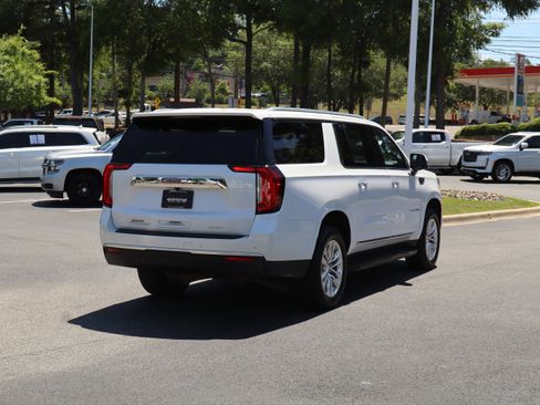 Used 2023 GMC Yukon XL SLT w/ SLT Premium Package AWD/4WD image 9