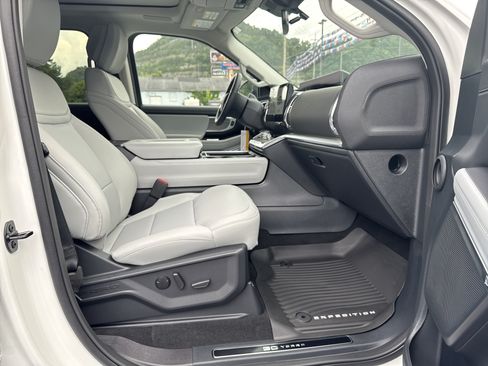 New 2027 Ford Expedition Max Platinum AWD/4WD image 16