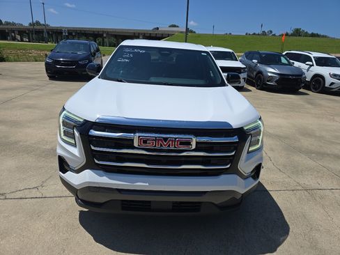 Used 2025 GMC Terrain Elevation FWD image 2