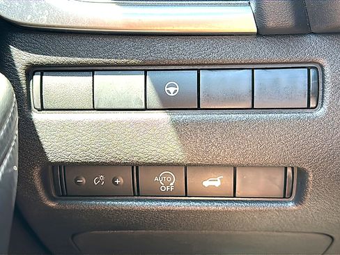 Used 2025 Nissan Rogue SV FWD image 35