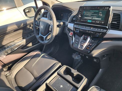 New 2026 Honda Odyssey Touring image 9