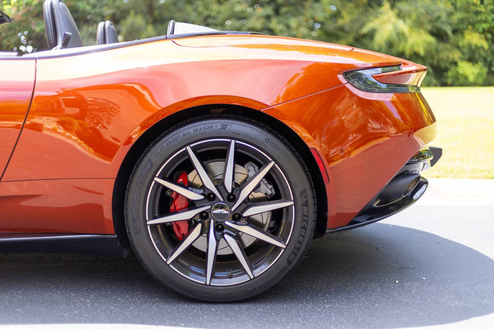 Used 2021 Aston Martin DB11 Volante RWD image 32