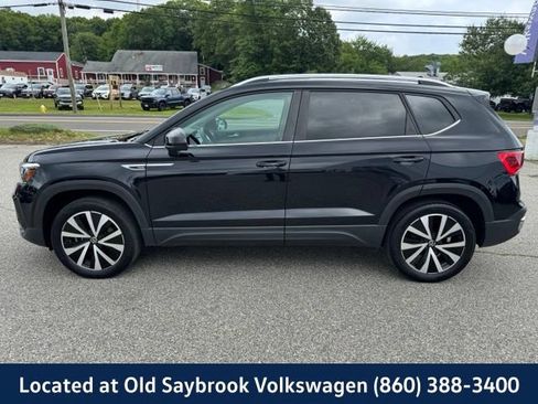 Certified 2023 Volkswagen Taos SE w/ Panoramic Sunroof Package AWD/4WD image 8