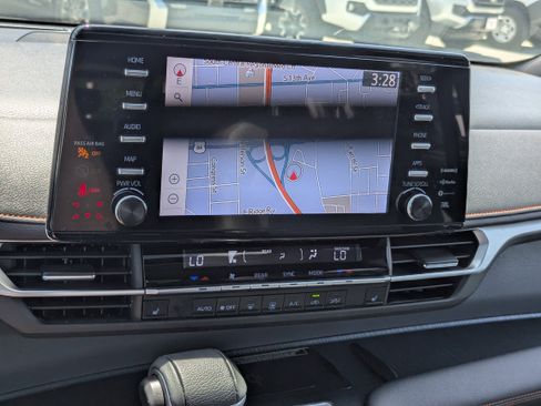 Certified 2023 Toyota Sienna XSE image 17