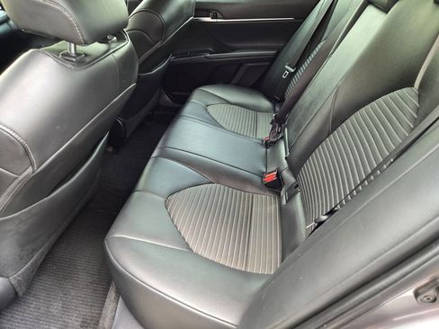 Used 2018 Toyota Camry SE w/ Convenience Package image 19