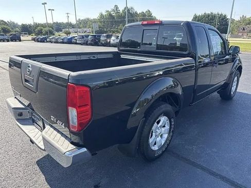 Used 2011 Nissan Frontier SV w/ SV Premium Utility Pkg AWD/4WD image 6