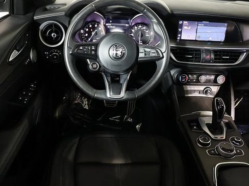 Used 2023 Alfa Romeo Stelvio Ti AWD/4WD image 3