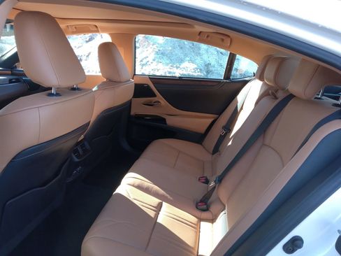 Used 2022 Lexus ES 350 Ultra Luxury w/ Accessory Package image 24