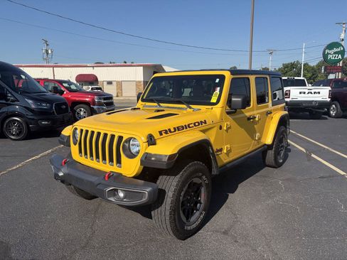 Used 2018 Jeep Wrangler Unlimited Rubicon w/ Dual Top Group AWD/4WD image 12