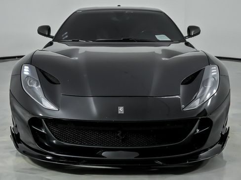 Used 2019 Ferrari 812 Superfast image 5