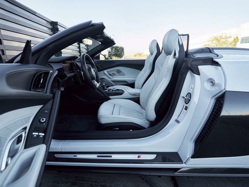 Used 2020 Audi R8 V10 performance image 32