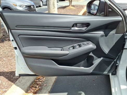 New 2025 Nissan Altima 2.5 SV image 8