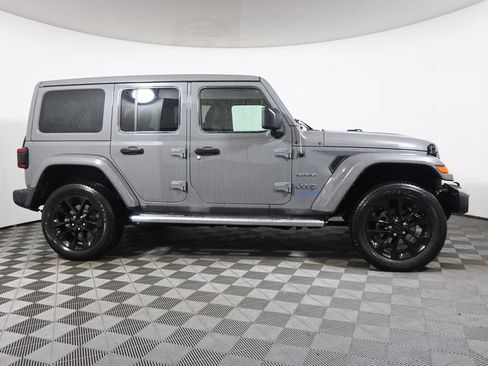 Used 2021 Jeep Wrangler Unlimited Sahara w/ Cold Weather Group AWD/4WD image 8