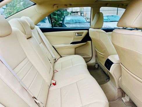 Used 2015 Toyota Camry XLE w/ Moonroof Package image 10