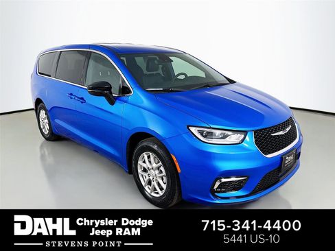 New 2026 Chrysler Pacifica Select image 1