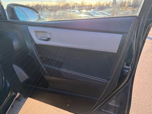 Used 2017 Toyota Corolla LE image 29