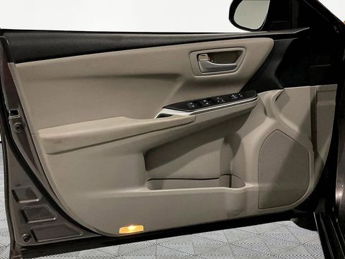 Used 2015 Toyota Camry LE FWD image 19