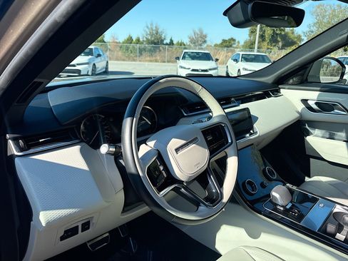 Used 2022 Land Rover Range Rover Velar R-Dynamic S image 25
