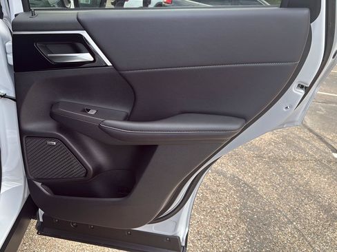 New 2026 Mitsubishi Outlander AWD image 33